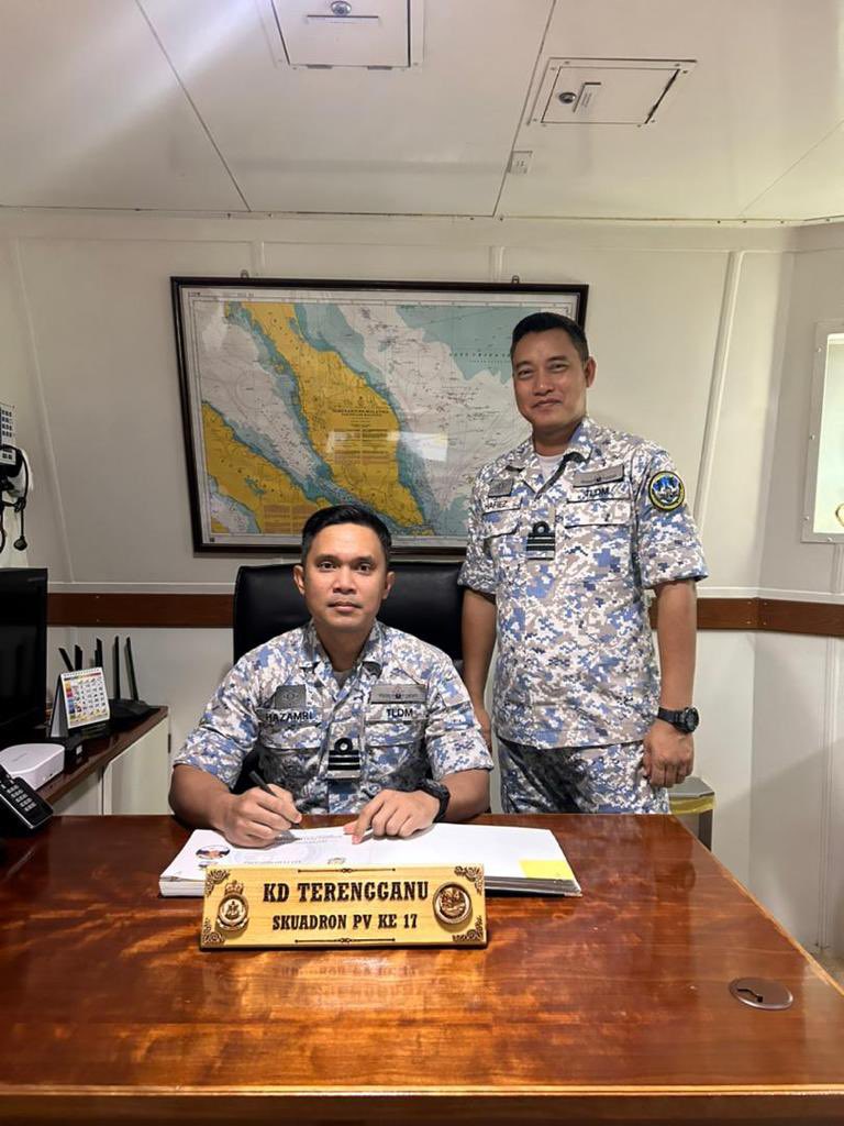 LMS_113's tweet photo. 27 Jul 23 - Pegawai Memerintah telah melaksanakan Kunjungan Hormat ke atas Pegawai Memerintah KD MAHAWANGSA selaku Pegawai Kanan Armada Barat serta Pegawai Memerintah KD LEKIU dan KD TERENGGANU.
@mahawangsa1504 @KD_LekiuFFGH30 @kd_terengganu
#kdbadik113
#devotedtoexcellence https://t.co/tDx9bL9WLq