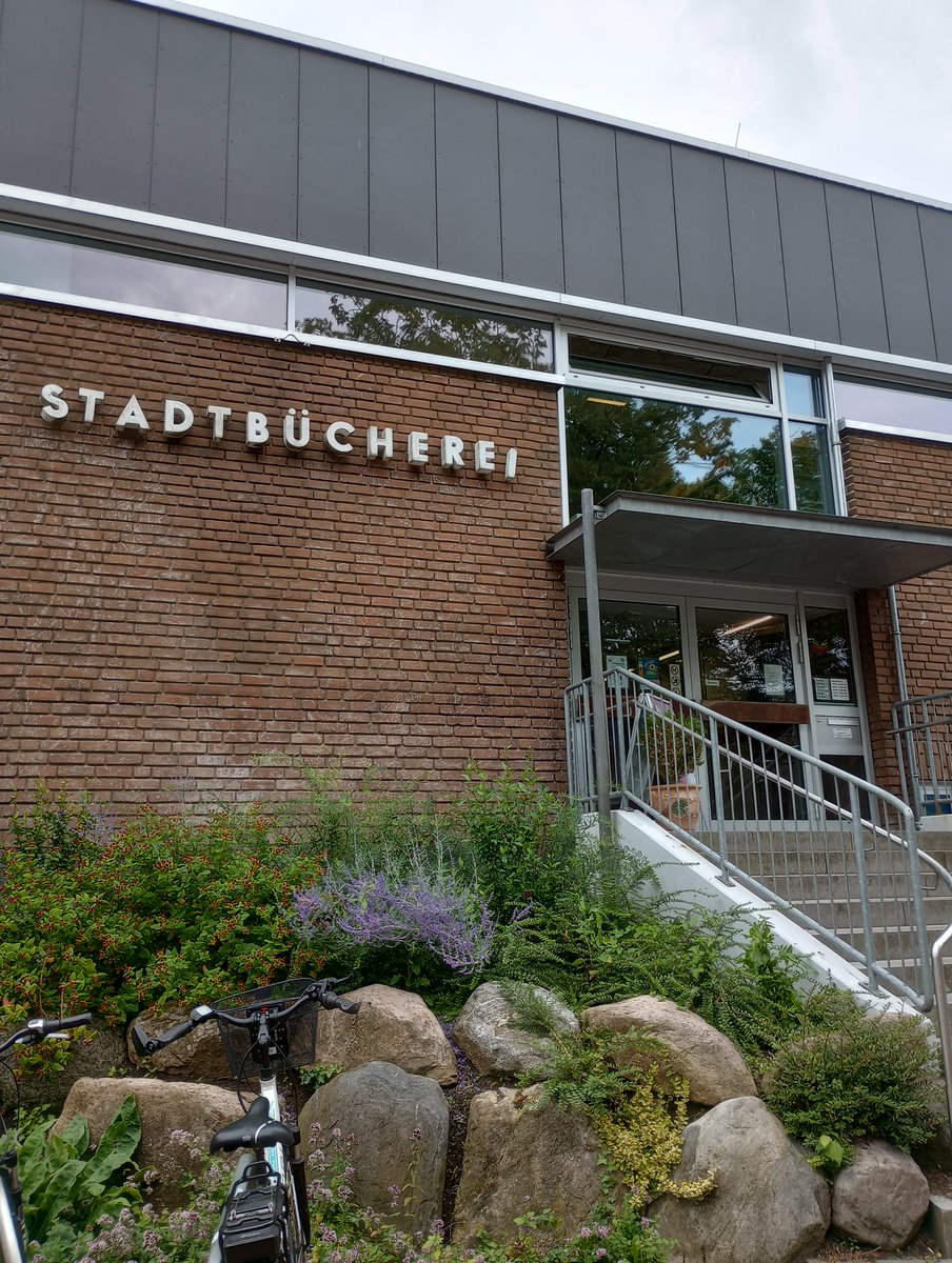 Für den Aufbau unseres Konsolenspielangebotes in #Sachsen haben wir Unterstützung von der #Büchereizentrale #SH erhalten. Gemeinsam konnten wir die verschiedenen Angebote in den Stadtbibliotheken von #Eckernförde und #Reinbek live erleben. Vielen Dank für den spannenden Austausch