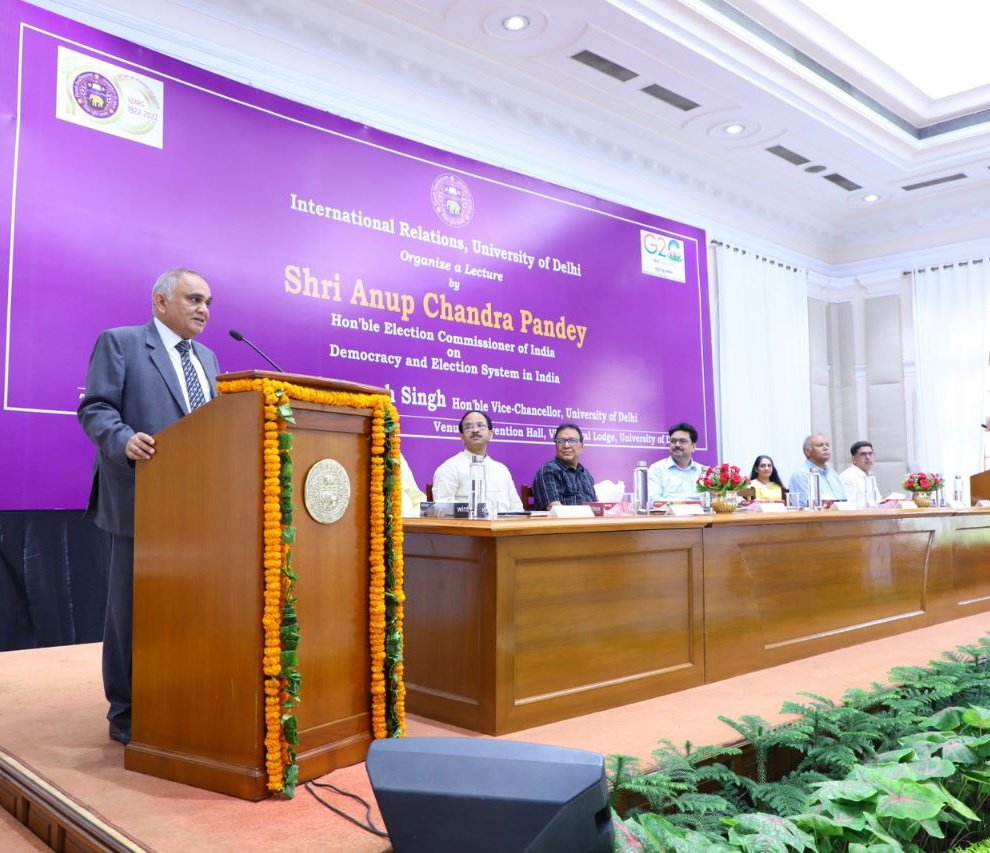 SpokespersonECI's tweet photo. Election Commissioner  Anup Chandra Pandey addresses students at #DelhiUniversity on "Democracy &amp; Election System in India" as part of #G20 Presidency Lecture series.

Vice Chancellor Prof. Yogesh Singh was also present.

#G20India
@g20org https://t.co/3mkUH3FxgD