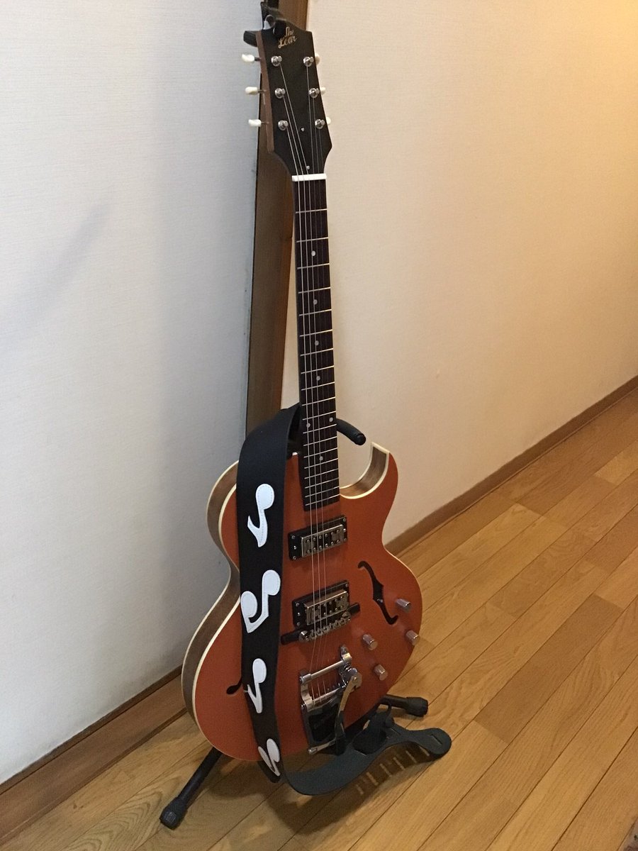 kanko0430's tweet photo. フルアコ買ったよって言ったら

可愛いストラップ買ってもろたっっw

#音符のギターストラップ
#フルアコ https://t.co/KZfxXq7kZM