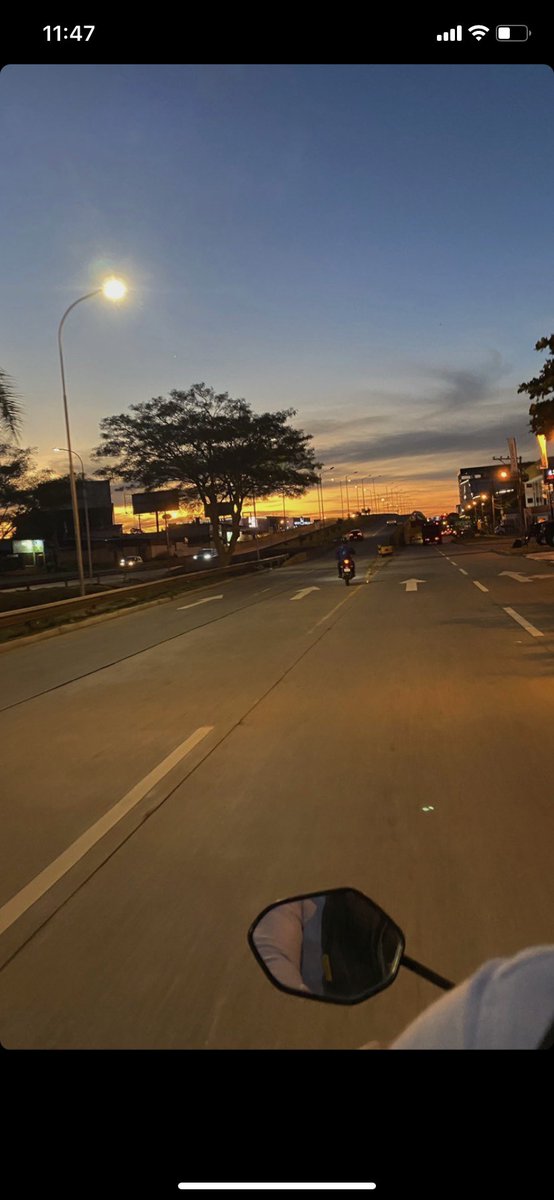 panrepostero's tweet photo. 2 minutos y 6 segundos es lo que dura un atardecer en la tierra. Supongo que si no fuera tan volátil nadie valoraría su belleza igual🌅✨ https://t.co/Vsx4KF9GLe