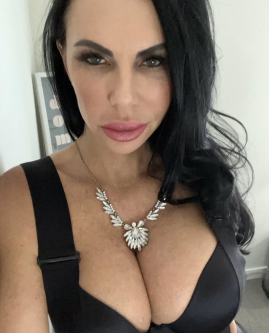 PiperPressMN's tweet photo. Any MILF slayers around today?😈 

RT if you could slay me🥵 https://t.co/sHGHFYIUn8