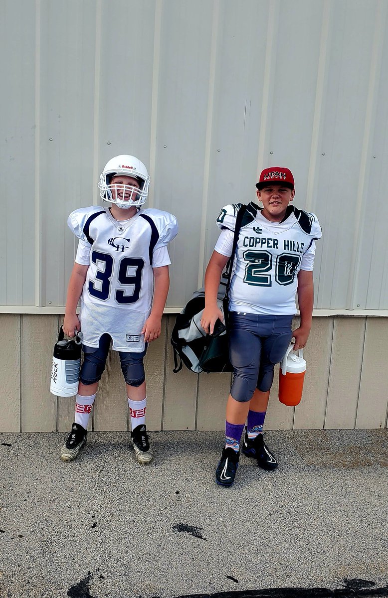 SoJoBmanUtefan's tweet photo. Gameday Gameday Gameday 
Not yet but first day of full pads &amp; contact today and I Love It!
Little Hock(not so little) first time ever in pads &amp; he's doung awesome!
#CoachHock https://t.co/DvCLiDMur6