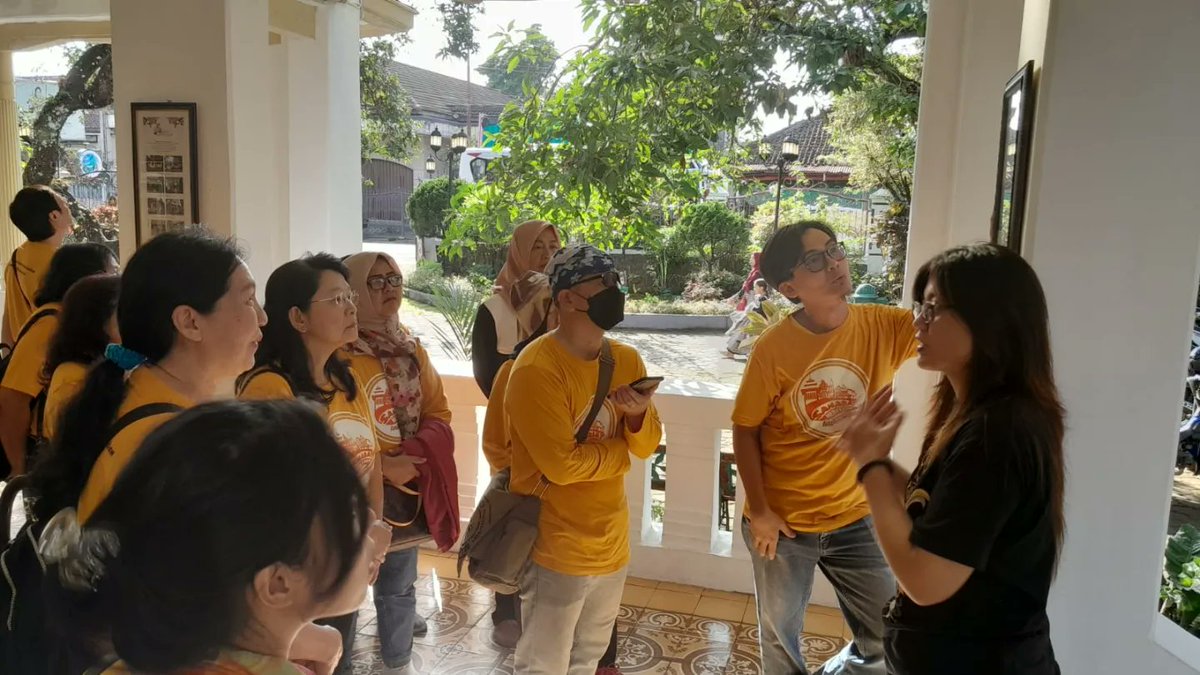 roemahMT's tweet photo. Terima kasih Sahabat Heritage Indonesia dan mitra historicalstudytrips yang membuat perjalanan ini makin berkesan🤗
.
.
#gombong #kebumen #heritage #sejarah #jalanjalan #tour #visitkebumen https://t.co/L1yfmAYHe5
