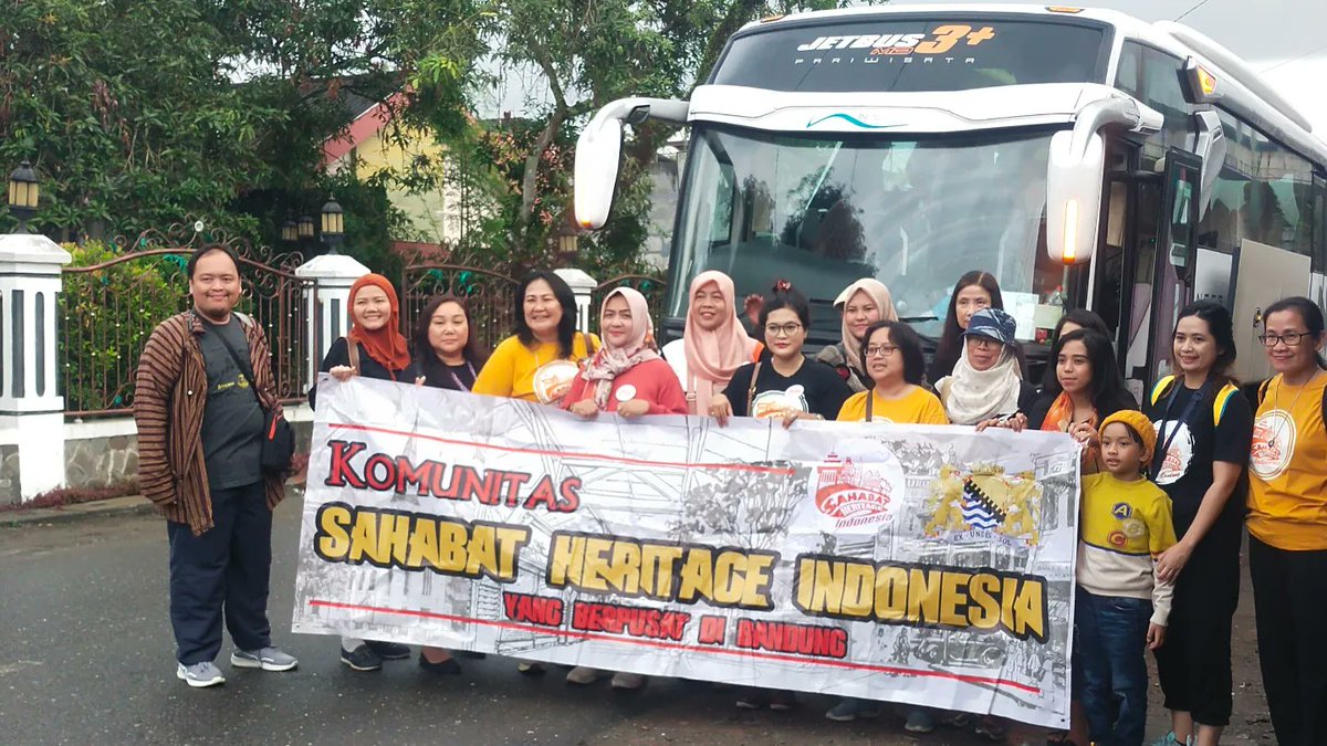 roemahMT's tweet photo. Terima kasih Sahabat Heritage Indonesia dan mitra historicalstudytrips yang membuat perjalanan ini makin berkesan🤗
.
.
#gombong #kebumen #heritage #sejarah #jalanjalan #tour #visitkebumen https://t.co/L1yfmAYHe5