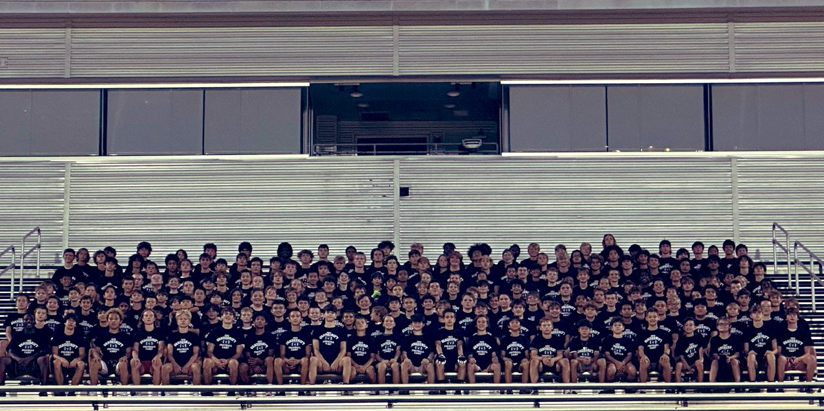 VHSFootball's tweet photo. Another great camp! Thanks to all the young Vipers 🐍 that came to work this week! Wow, future is bright! 😎 @Athletics_FPMS @CRMS_Athletics @LeanderISD Can’t wait until the season https://t.co/nklFR6BWia