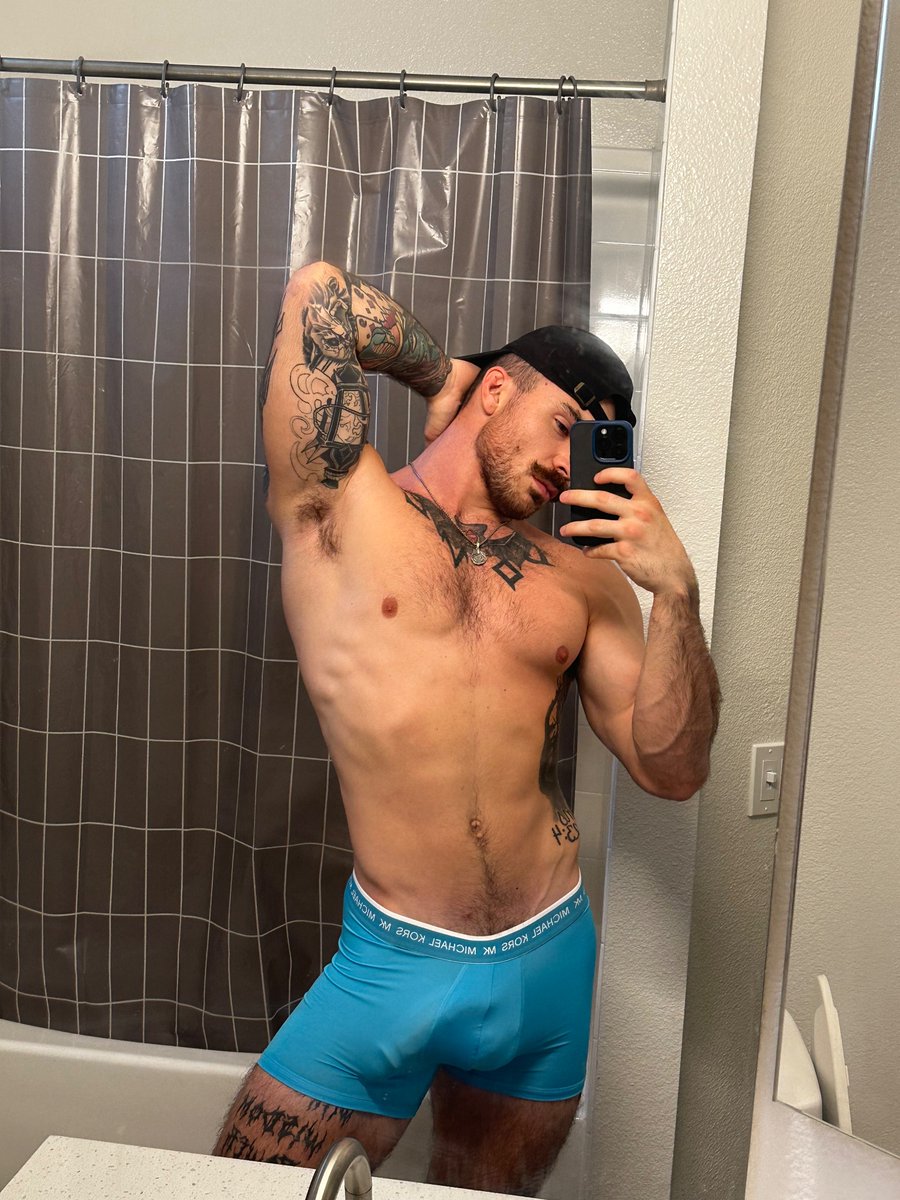 davidso6687's tweet photo. Hi bttms #fitness https://t.co/kE6U4w3NUW