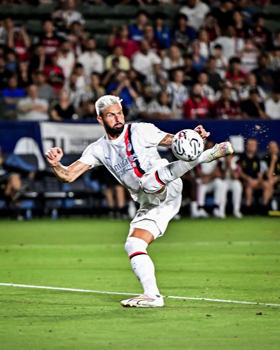 brfootball's tweet photo. Olivier Giroud always giving picture-perfect finishes 💥 https://t.co/ZNQt1zRdgx