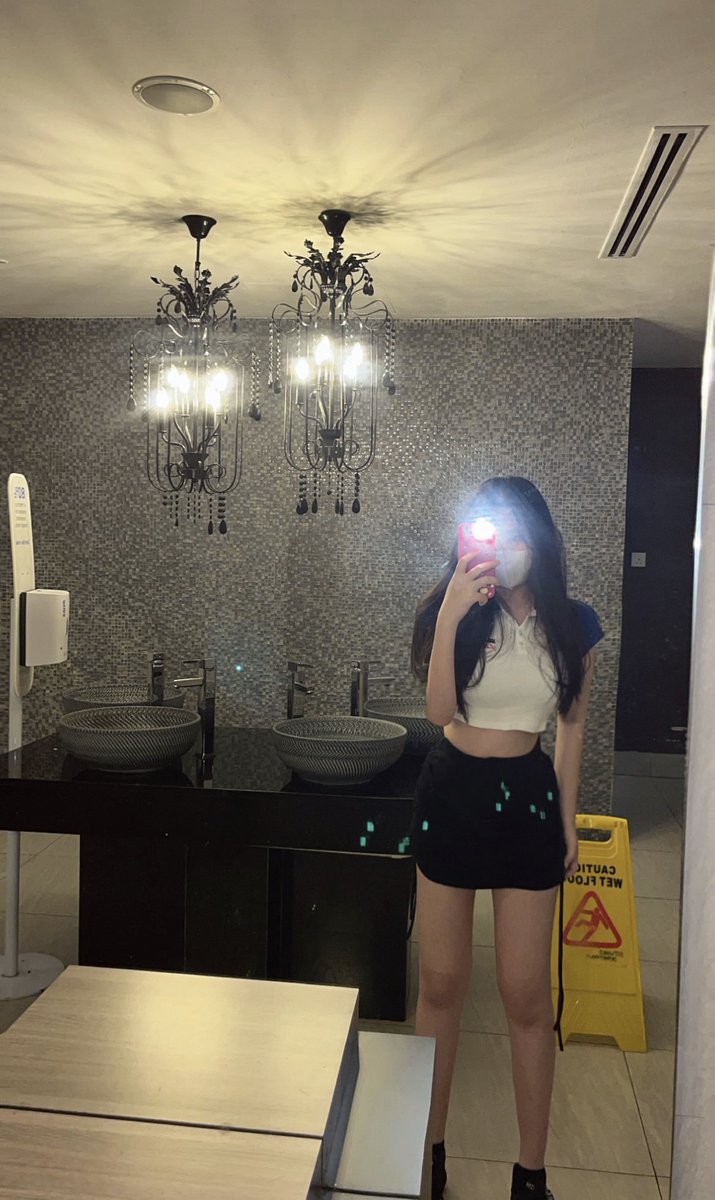 xiaoyan1998's tweet photo. 不装了 摊牌了 我的身份其实是极品训🐶师，扣1今晚调你 小狗 https://t.co/abE7Km4lzz