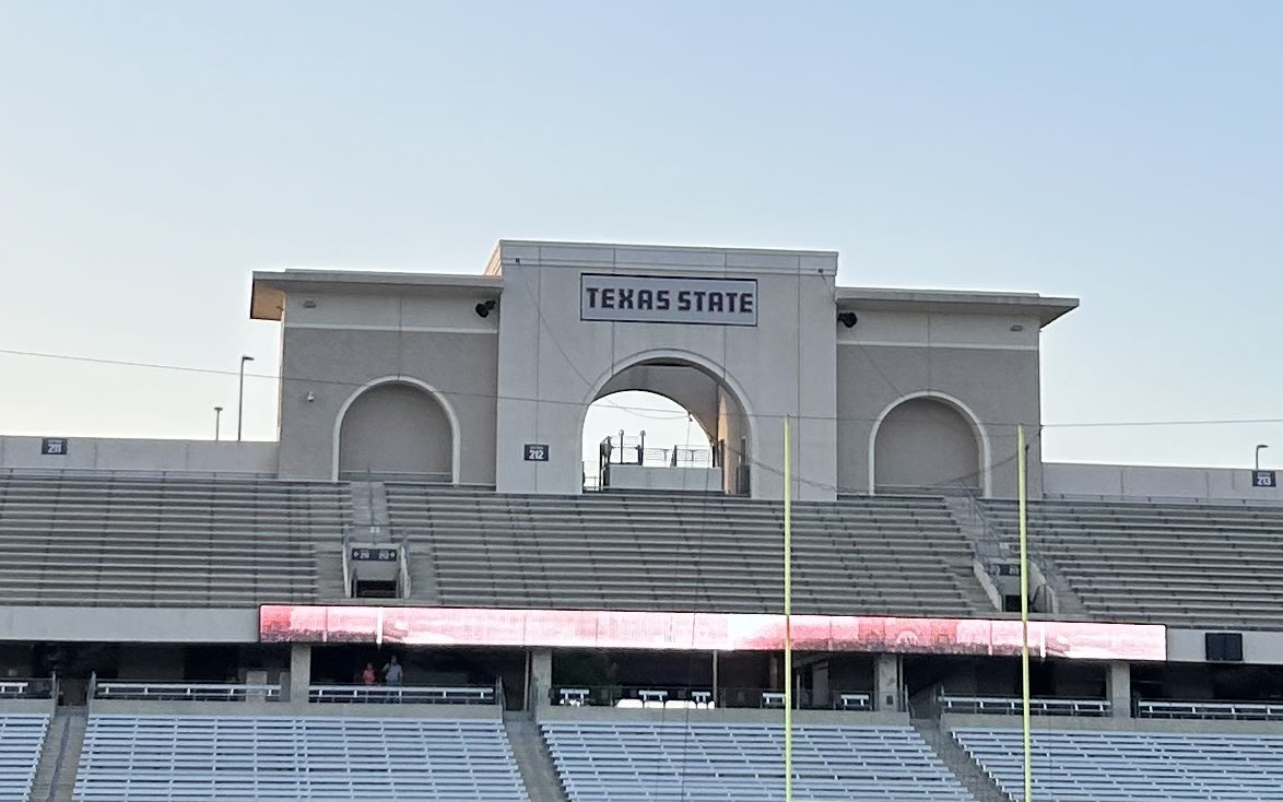 JRCoxTWTX's tweet photo. Had a great out here in San Marcos today, had a great opportunity to better myself and get better!!! #EatEmUp   @coachfreddiej @CoachShoeOL @andrewcobus @7MichaelBishop @LegacyTitanFB https://t.co/GYi8q5QMgv