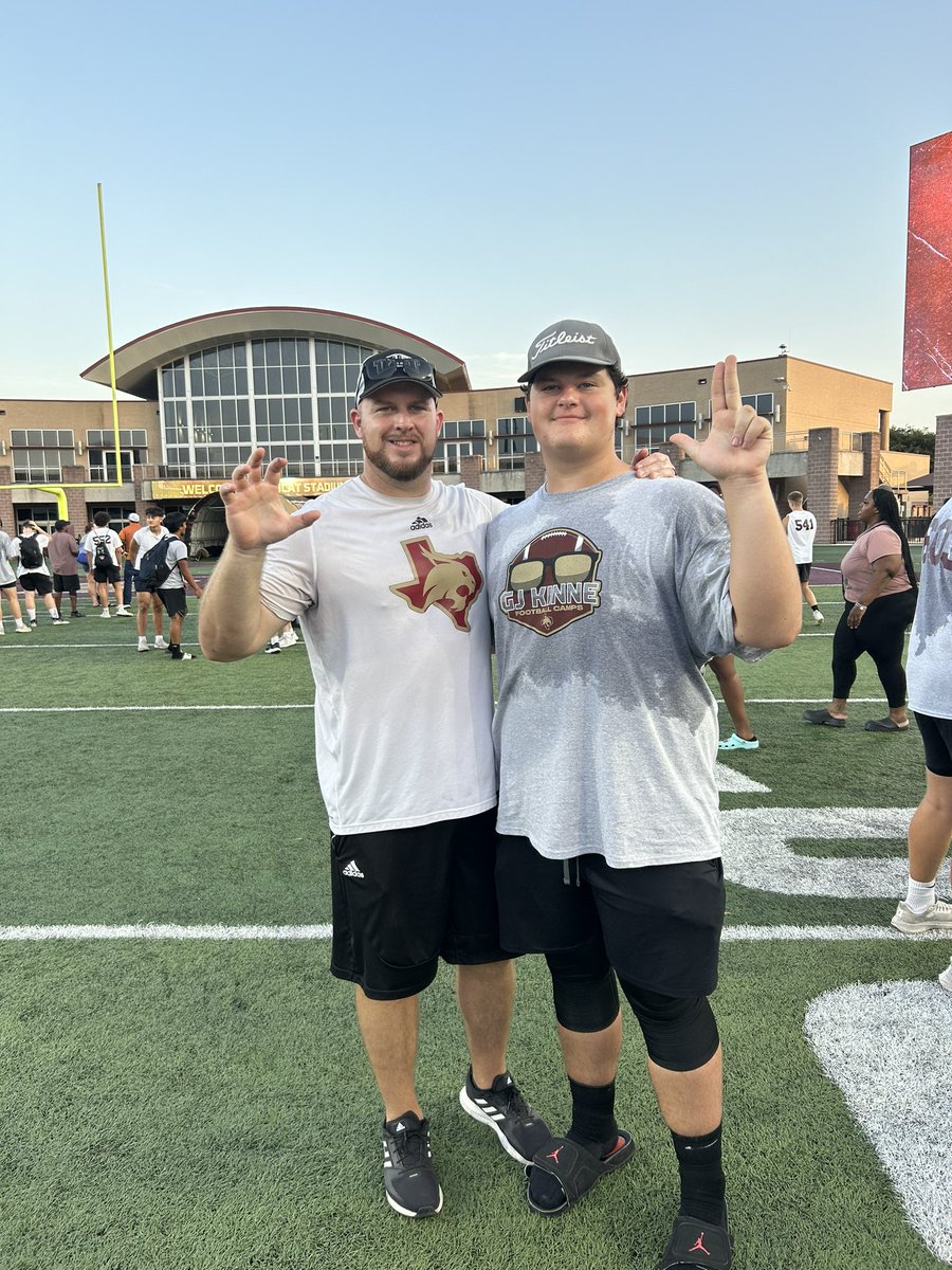 JRCoxTWTX's tweet photo. Had a great out here in San Marcos today, had a great opportunity to better myself and get better!!! #EatEmUp   @coachfreddiej @CoachShoeOL @andrewcobus @7MichaelBishop @LegacyTitanFB https://t.co/GYi8q5QMgv