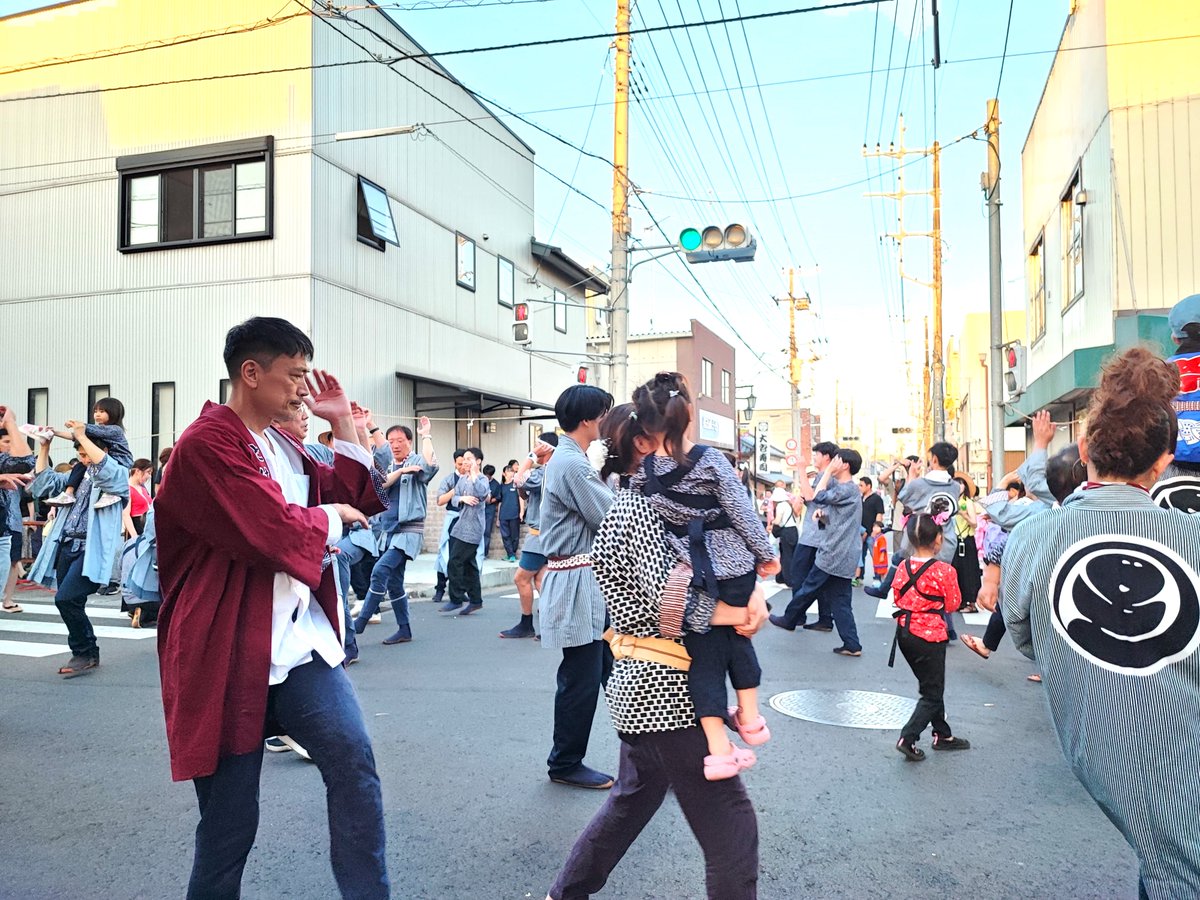 Madam_Fujiko's tweet photo. From July 21st to 3 days, the Gion #Festival was held in the Edosaki area of #Inashiki City, #Ibaraki Prefecture. It is a lively festival with decorated floats, traditional music, and dancing. 
If you love festivals, why not consider visiting next year?
#山車 #囃子 #稲敷市 #茨城 https://t.co/XYZXL7BudI