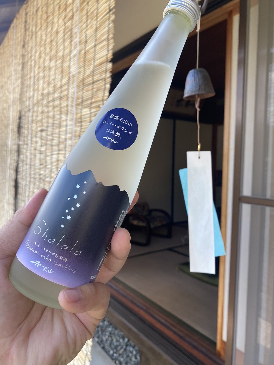Tabayama_Record's tweet photo. シャララっていうお酒があるんだよ〜！とのことで、お客さんからいただきました。ありがとうございます！

シャララ聴きながら飲んでみよー！

赤城山 純米スパークリング ￼
Shalala https://t.co/yLOYd9qSwQ
