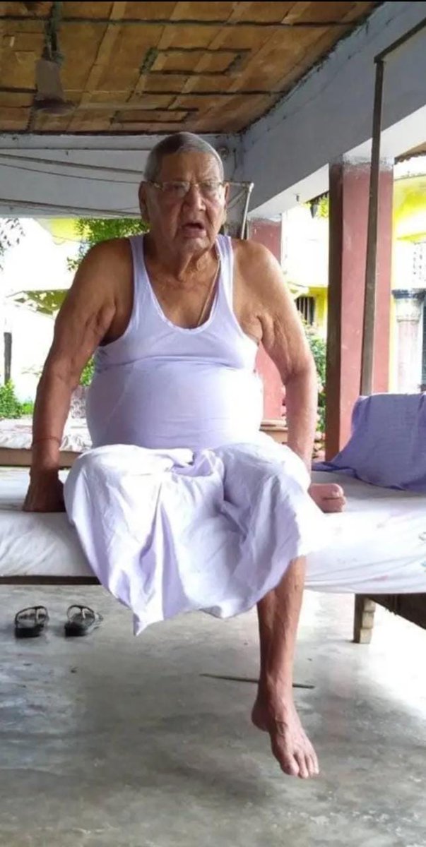 SanjayJhaBihar's tweet photo. दरभंगा जिले के वरिष्ठ नेता, 1980 से 1995 के बीच तीन बार विधायक रहे, बेनीपुर विधानसभा क्षेत्र के महिनाम ग्राम निवासी, अभिभावक तुल्य श्रद्धेय श्री महेंद्र झा आजाद जी का निधन क्षेत्र के राजनीतिक एवं सामाजिक जगत के लिए अपूरणीय क्षति है।

ईश्वर ���े दिवंगत पुण्यात्मा को अपने श्रीचरणों में स्थान देने और शोकाकुल परिजनों को संबल प्रदान करने की प्रार्थना करता हूँ।
ॐ शांति 🙏