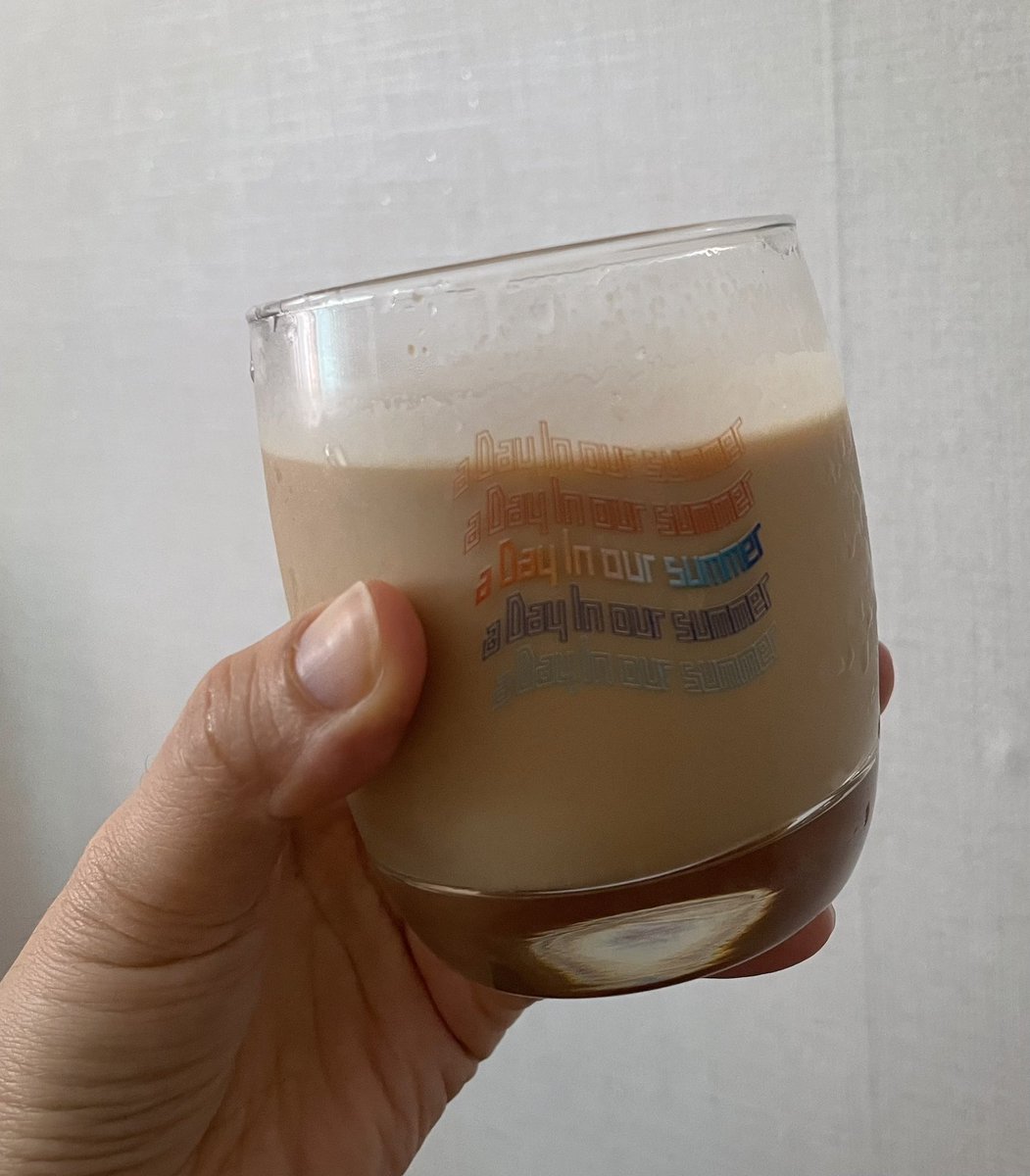 늦었지만 럭드 당첨으로 받은 예뿐 컵 자랑🫶
#판타지어디야고기먹자_오잉우와
#인성다원과_냉삼한접시_뚝딱