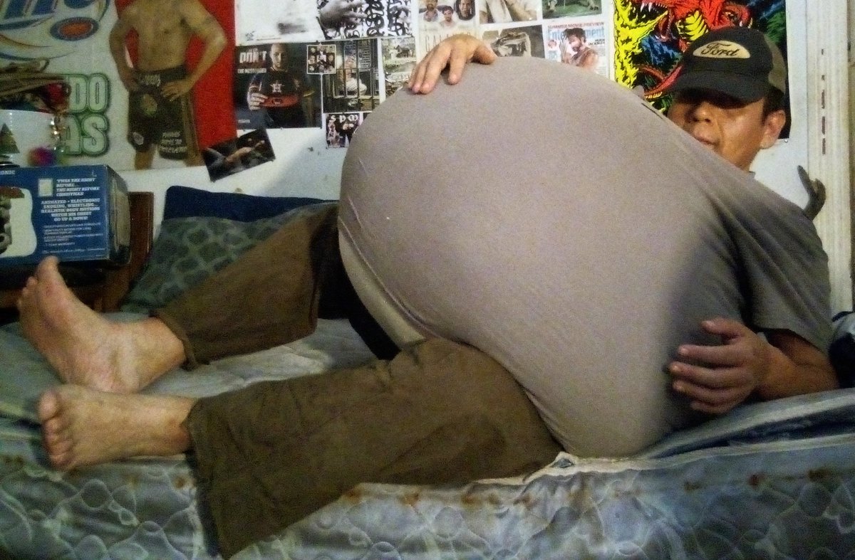 Beergut83's tweet photo. I can barely get off the bed...so much beer and padding in there! https://t.co/tot0gKXfTc