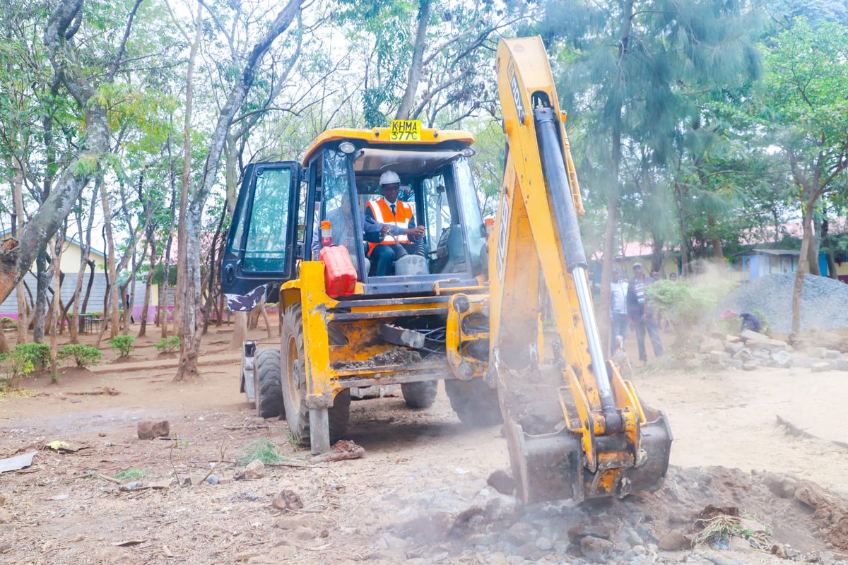 HonKingara's tweet photo. Ground breaking ceremony at Ruiru Boys High school, for construction of dormitory blocks, courtesy of Ruiru Ng-cdf.

This school will soon be a boy's boarding school.
#Mtendakazi 
#RuiruMbele 
#wearedelivering https://t.co/uzWvYc1xwd