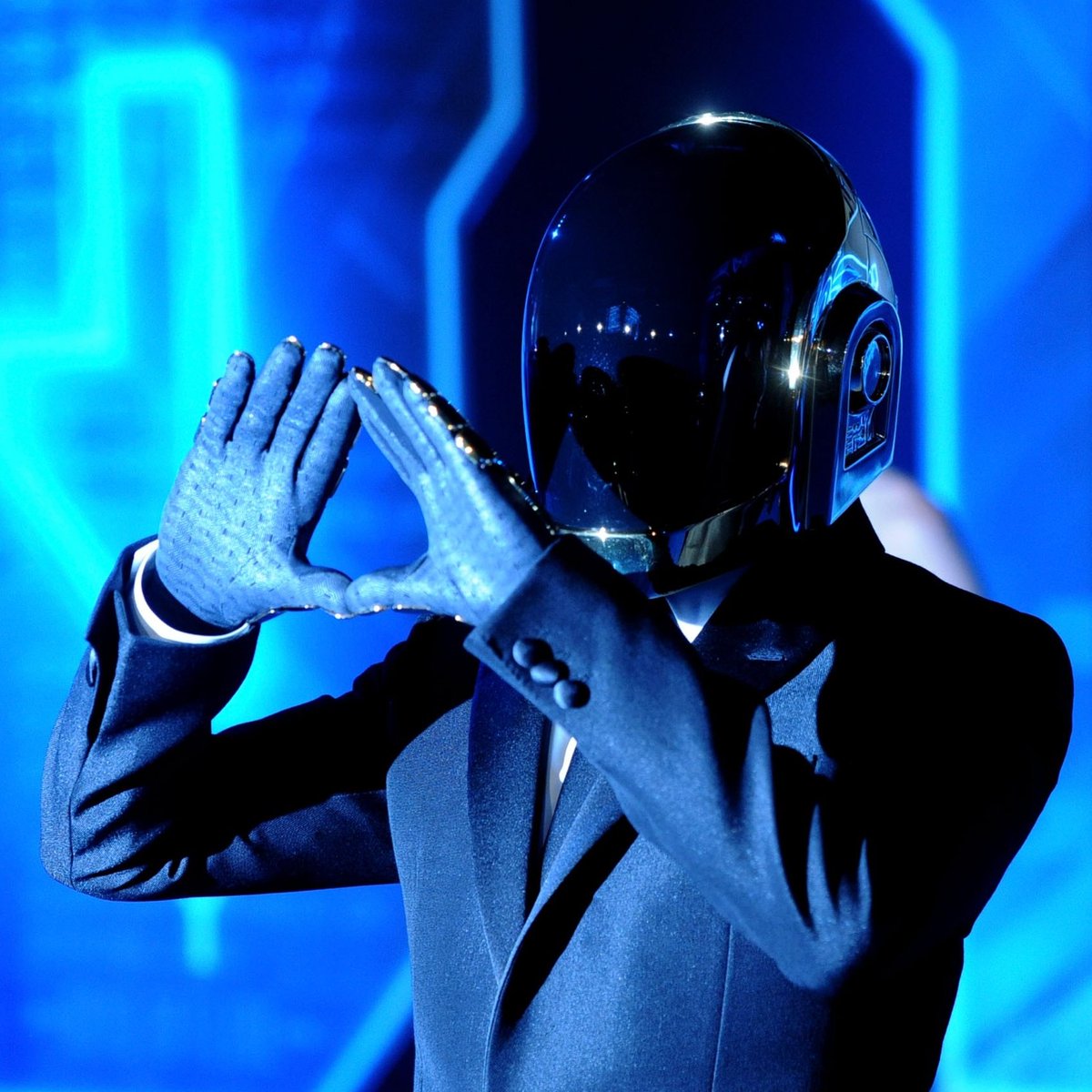 Kurrco's tweet photo. TRAVIS SCOTT — MODERN JAM

Produced by Travis Scott &amp; Guy-Manuel de Homem-Christo of Daft Punk https://t.co/zzR72JdgG1