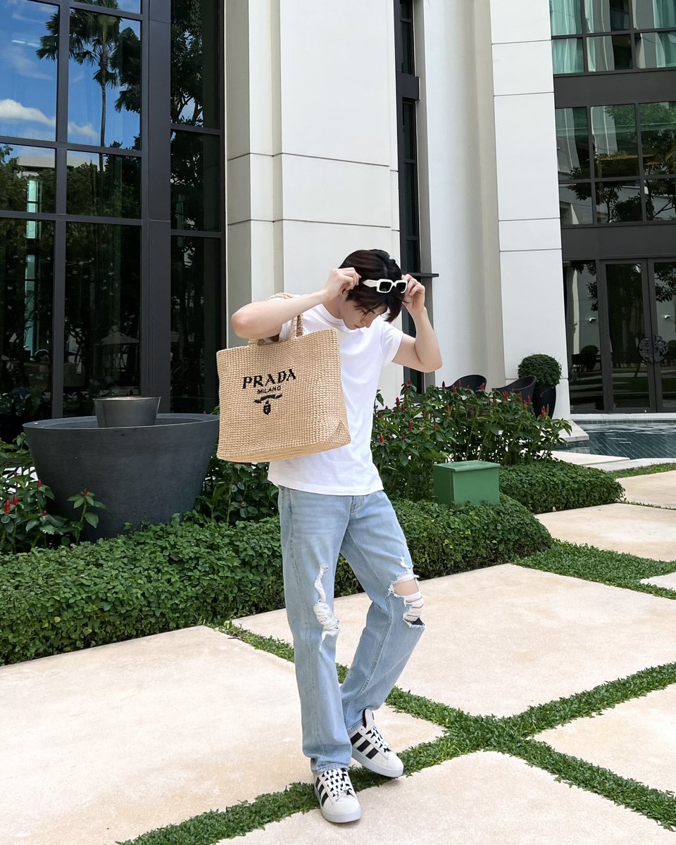 bluepongtiwat_'s tweet photo. holiday mode https://t.co/XlzsPgGEFh