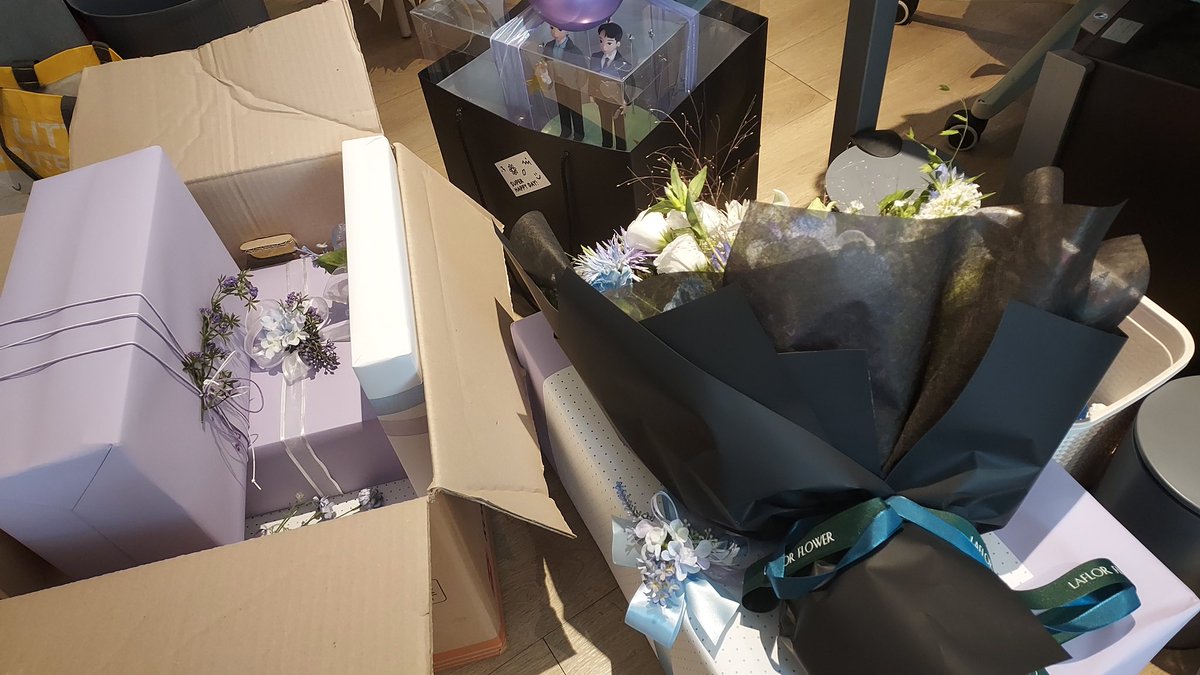 서포트물품 소속사 전달 완료하였습니다!
모금에 참여해주신 모든 분들께 감사드립니다🥰🥰