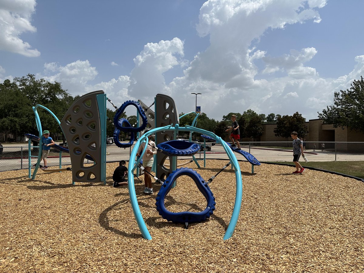 We had a great time serving lemonade to our Broncos today! We can’t wait to see everyone on August 9th! 💛💙 <a href="/kleinisd/">Klein ISD</a>