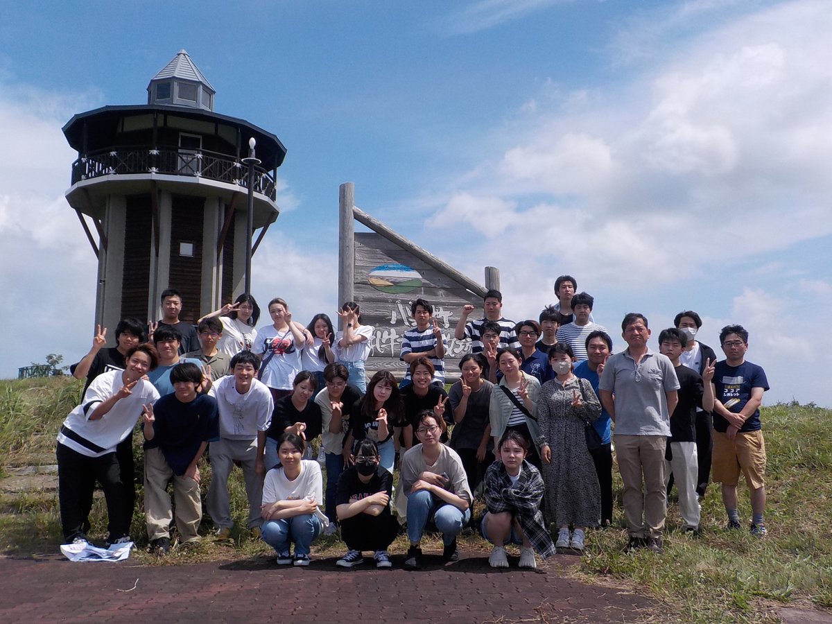 FSC_YAKUMO's tweet photo. 八雲町育成牧場での記念撮影📷 #2ZA https://t.co/7zV8P6O55e
