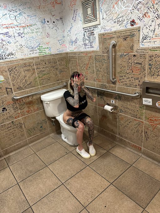 Some (kinda) wholesome photos from this week so far https://t.co/jJxGv89uLQ