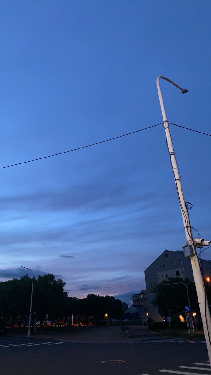 guxxiaai's tweet photo. 好看的天空 https://t.co/ShJdECTmn0