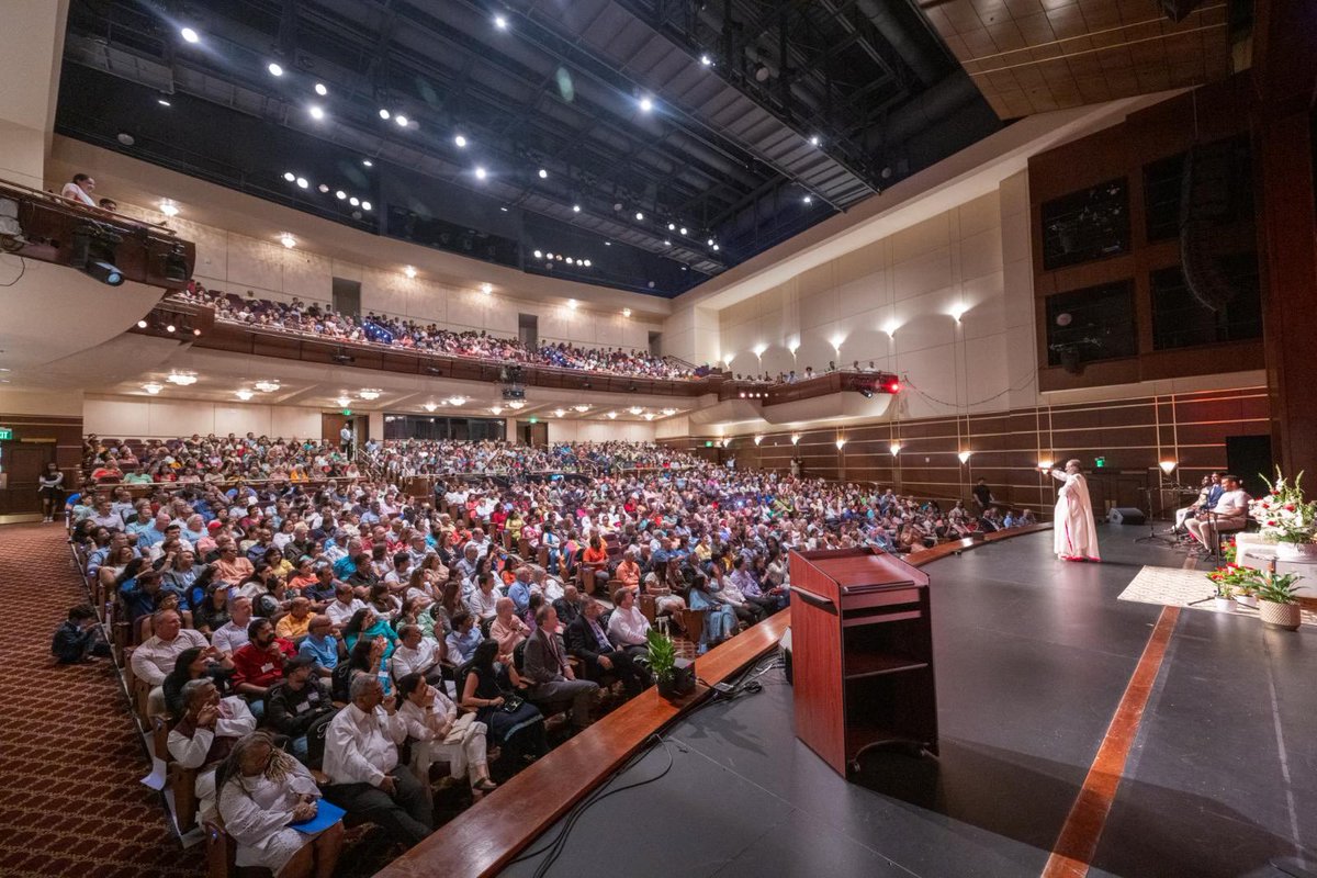 Gurudev's tweet photo. Peace should not be confused with complacency, nor restlessness with dynamism. Meditation helps one move away from laziness and restlessness. An evening of meditation and wisdom in St Louis, Missouri. https://t.co/XbxjRyhMeY