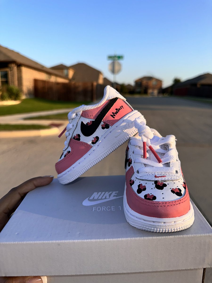 _YalaRose's tweet photo. Share‼️

Shop Ya&amp;Ye Customz🎨 https://t.co/qTPRp10np1