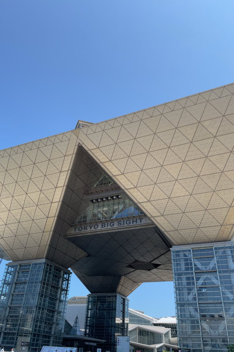 rinmax6's tweet photo. お久しぶりです。8/1に社会復帰するので、リハビリに外出してみました。決っしてコンパニオンしてるわけじゃないです🤣
#お台場人多すぎでしょ
#東京ビッグサイトでうろうろ https://t.co/i10HcqEjNT