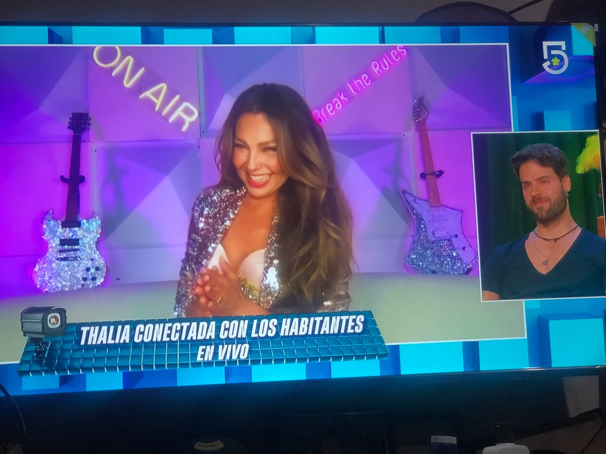 Estrellitasmile's tweet photo. @thalia ❤️ https://t.co/RS9ErGdGZ2