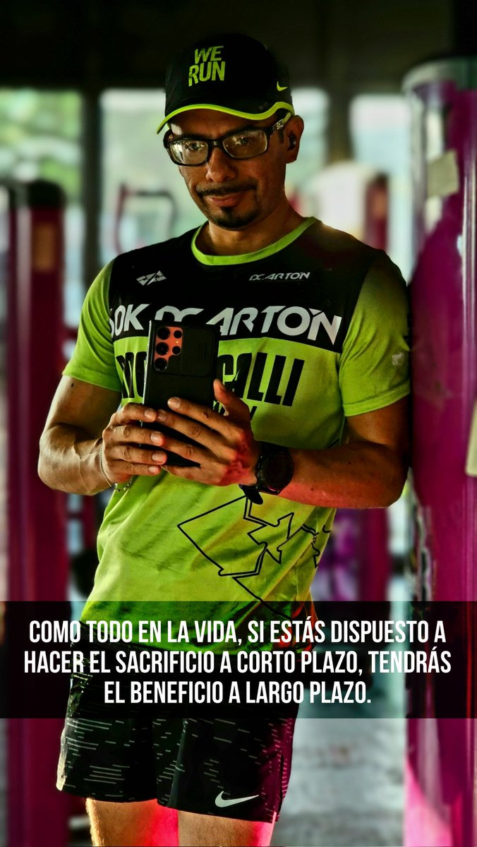 Todos tenemos una cantidad limitada de años y nunca sabemos cuándo será nuestro último día. Ahora es el momento de vivir la vida que deseas vivir y ser la persona que deseas ser. No pospongas nada. Se trata de hoy. #JoHuRun #WellnessAthlete #CorrerInspira #Gym #ThursdayThoughts