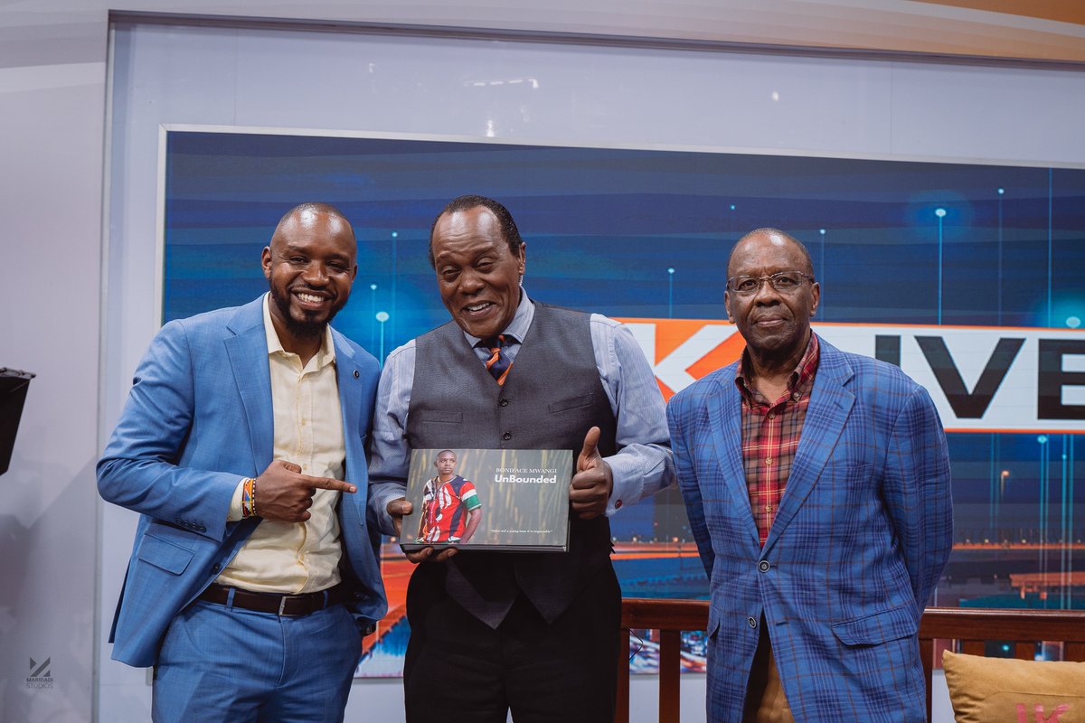 bonifacemwangi's tweet photo. "Boniface Mwangi Unbounded is well written with incredible photos, photojournalism at its best." - Professor Ngũgĩ wa Thiong'o
You can get an autographed copy of my book #BMUnBounded from @NuriaStore. https://t.co/qF0PDl7WyC