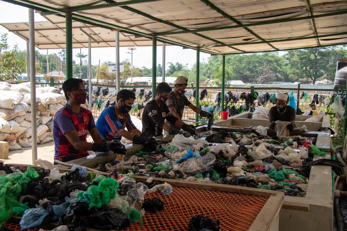 RohingyaResp's tweet photo. πΊ Happy World Nature Conservation Day!
#PlasticFreeJuly is ending but our recycling commitment continues! π±β»οΈ
IOM recycling plant in Teknaf, Coxβs Bazarπ§π© processes 65 kg of plastic bags daily (~25k bags).
Making π blocks, slabs for pavements, &more! ππ
#SectoroftheWeek https://t.co/0dscxqGdue