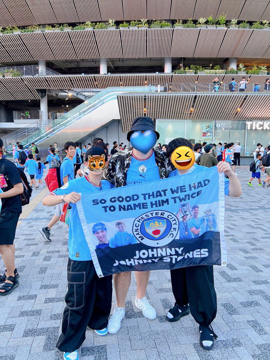 citizens_tiger's tweet photo. 東京ついて5分で携帯無くして試合観れるかどうか絶望だったけど無事観えてよかった…😭 外国の方と絡むと余計に現地行きたくなった！！あと、リコリコうますぎ問題ね。 https://t.co/qaTD9iRWng