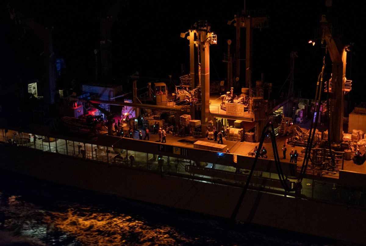 COMLOG_WESTPAC's tweet photo. Logistics and Sustainment. USNS Rappahannock refuels and resupplies the aircraft carrier @Gipper_76 (USS Ronald Reagan CVN 76) in the Indian Ocean July 26th.
#WeDeliver
#SeventhFleet https://t.co/GoXdEXN35k