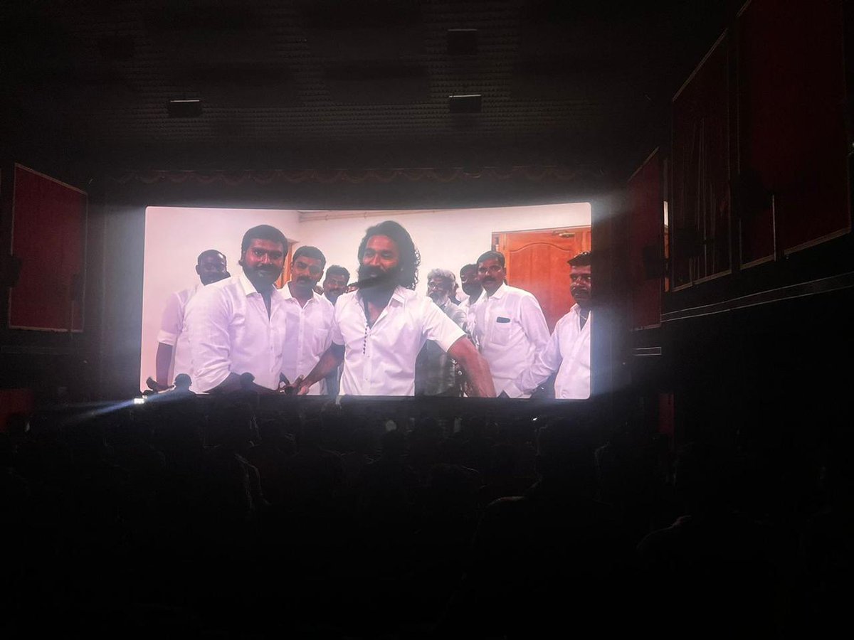 Nellai__Dfc's tweet photo. From last night celebration #CaptainMillerTeaser @RamCinemas 🔥🔥🔥🔥 @KamarajNellai @Nellaipandi353 
#HappyBirthdayDhanush 
@dhanushkraja @theSreyas @Chowdrey_ @ambaidfc3 @PalayamkottaiD @pettaid_f_c 
#dhanush #captainmiller https://t.co/q4SNil5Mad