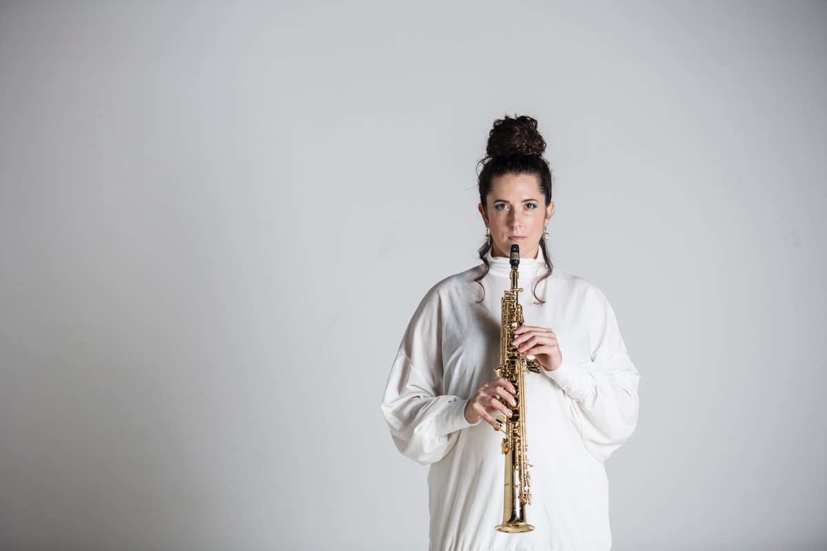 Un saxo, flamenc, jazz, electrònica... 💥 🎷🎶 @AlsinaAlba arriba a l'#AccióCulturaViva amb 'El principio' que fusiona un dels instruments icònics del jazz amb les arrels flamenques per donar una volta al gènere. Ah! I @NunezAina com a bailaora! 💃 24/09 @Naubostik 12h🕺