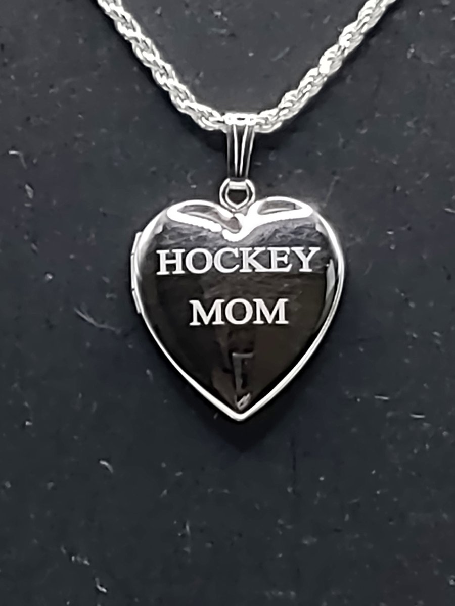 shadowrose00's tweet photo. Who watches you play? 5:00 AM practice? Hockey Mom!
https://t.co/hlhJduIoRu
#nhl #hockey #icehockey #silverjewelry #smallbusinessowner #smallbusiness #silverlocket #hockeymom #hockeymoms #hockeymomsrock #hockeymomlife #silverchain #silver #necklace #jewelry https://t.co/XgpITGvt4n