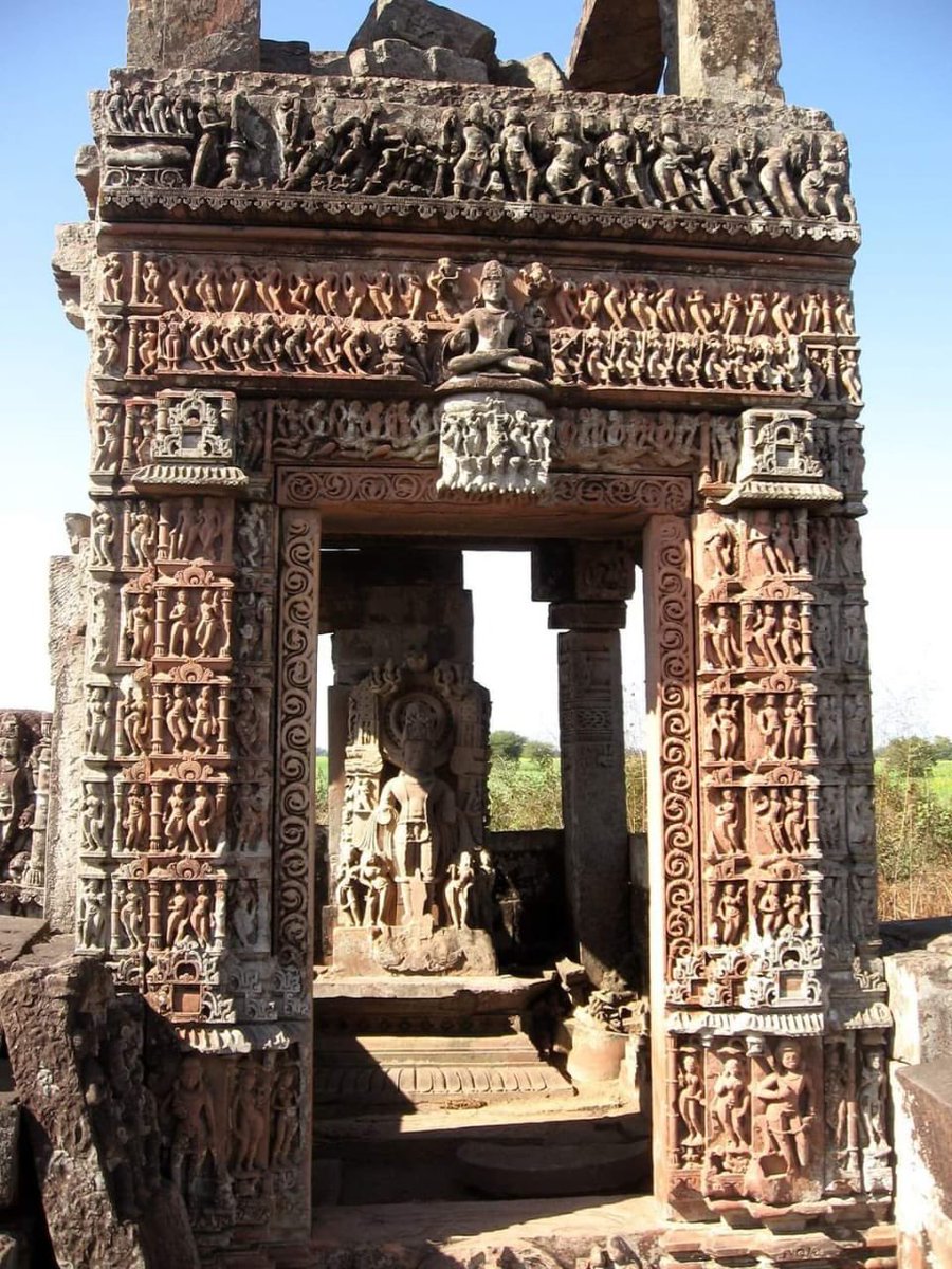 monidipadey's tweet image. The Sun Temple at Budhni, Lalitpur dist, Uttar Pradesh, 12th century, Chandella dynasty. 

Came to know of this Surya temple for the first time via my friend, who recently saw the photos on a FB heritage group. 

This temple is quite unique in its structure and also important…