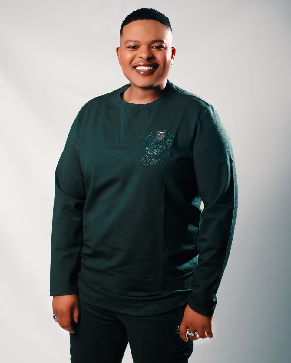 RonaldoFansRsa_'s tweet photo. Here's the link to listen to the newly released Ayafezeka banger😩❤️🔥💃🏻
https://t.co/W4WbpSkrac

#KekeMakhethaAyafezeka https://t.co/B3xcEnyrSy
