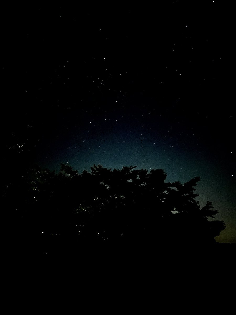 yui01aif's tweet photo. ばーちゃんちのベランダから撮れた夜空
ばーちゃんち星本当綺麗だから来るたび見てる
加工ってすごいね https://t.co/zLntKtXNI5