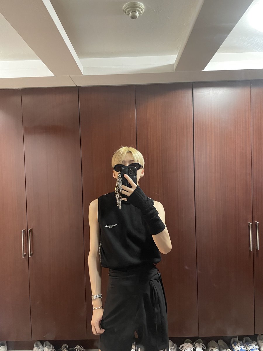 WE_THE_BOYZ's tweet photo. 조심히 다녀올게용🖤
#NewShot https://t.co/g71waLmtPw
