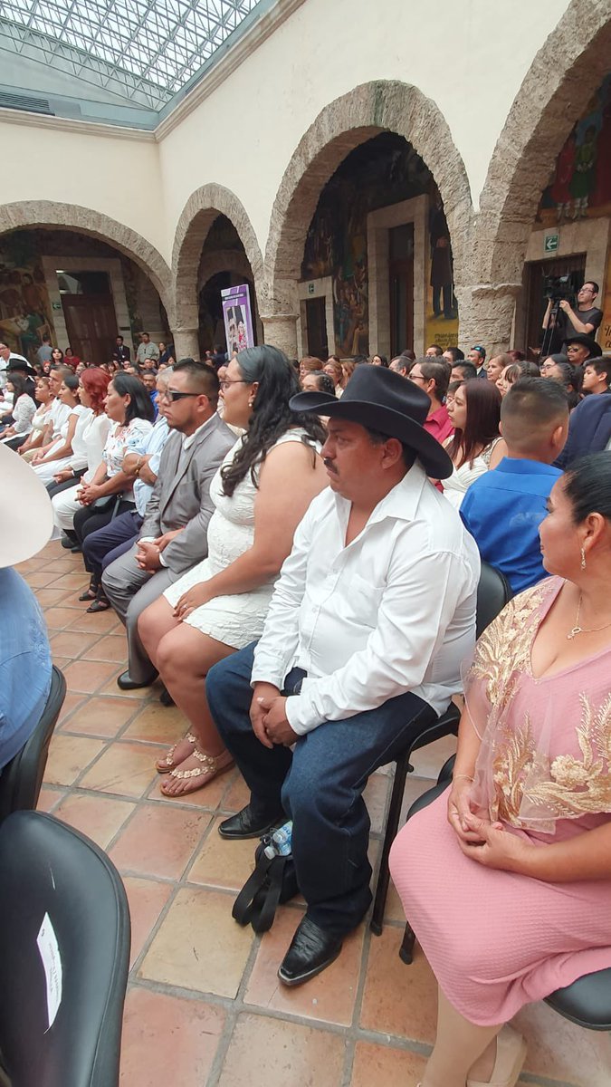 RcivilCoahuila's tweet photo. El día de hoy en coordinación con el Dif Saltillo celebramos la unión de 23 parejas en matrimonio, dando con ello legalidad a su vida en familia. ¡Enhorabuena! https://t.co/1E2Yciio3k