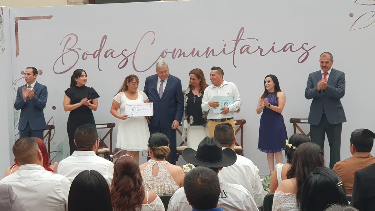 RcivilCoahuila's tweet photo. El día de hoy en coordinación con el Dif Saltillo celebramos la unión de 23 parejas en matrimonio, dando con ello legalidad a su vida en familia. ¡Enhorabuena! https://t.co/1E2Yciio3k