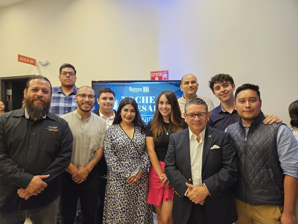 Disfrutando reunión entre colegas y amigos en la "Noche de Empresarios" organizada por la Universidad Xochicalco. Tijuana, BC. Visitanos bajaaerospace.org