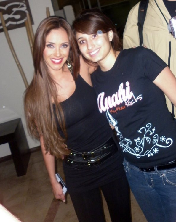 anythrowback's tweet photo. 🔙#AnyThrowback Anahí presentándose en Roomies en Monterrey, México 🇲🇽 23.07.2011 https://t.co/Y7DTIcvwoR