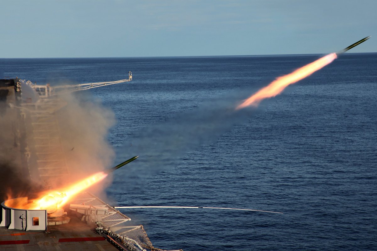 PRO_Vizag's tweet photo. Mitigating risk and counter-attack
#FiringFriday
#CombatNavy
#StrongNavyStrongNation https://t.co/6YdaObEhfN