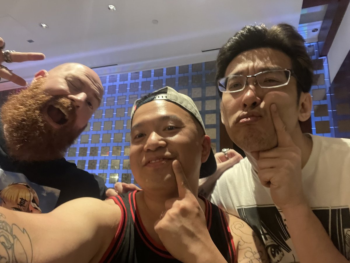 TotsJBC's tweet photo. Met my FF heroes today, you guys are awesome! https://t.co/pqIkaFxBif